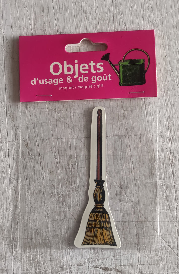 Objects of use and taste (Magnetic Gift)