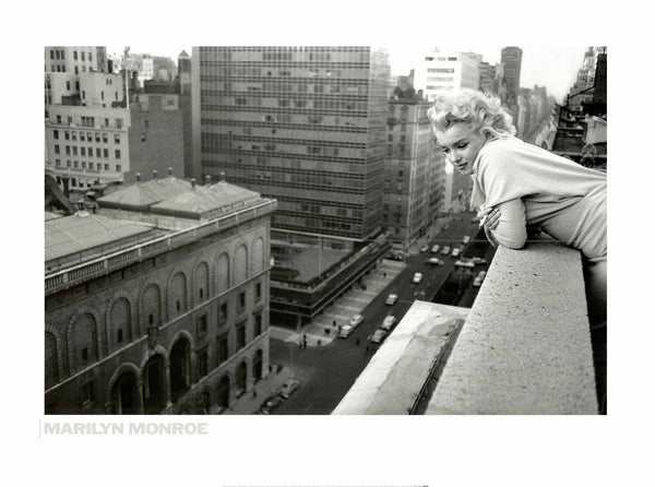 Marilyn Monroe in Manhattan - 24 X 32 Inches (Art Print)