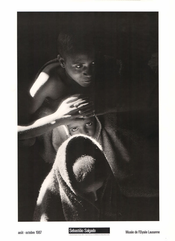 Ethiopie, 1984 by Sebastiao Salgado - 25 X 18 Inches (Art Print)