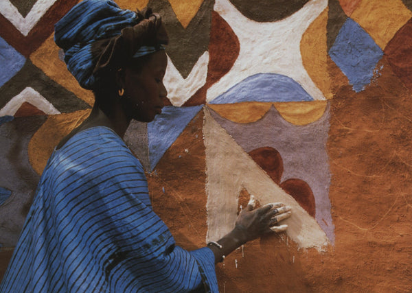 Une Femme en Afrique by Margaret Courtney-Clarke - 4 X 6 Inches (10 Postcards)