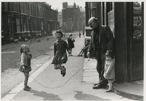 Manchester by Shirley Baker - 4 X 6 Inches (10 Postcards)