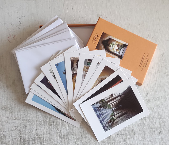 The Art of Living in Cuba by Jean-Luc de Laguarigue - 18 Postcards and Envelopes (Postcard box)