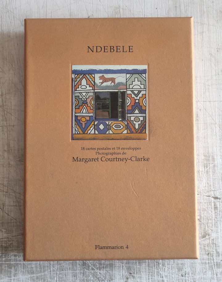 Ndebele by Margaret Courtney-Clarke - 18 Postcards and Envelopes (Postcard box)