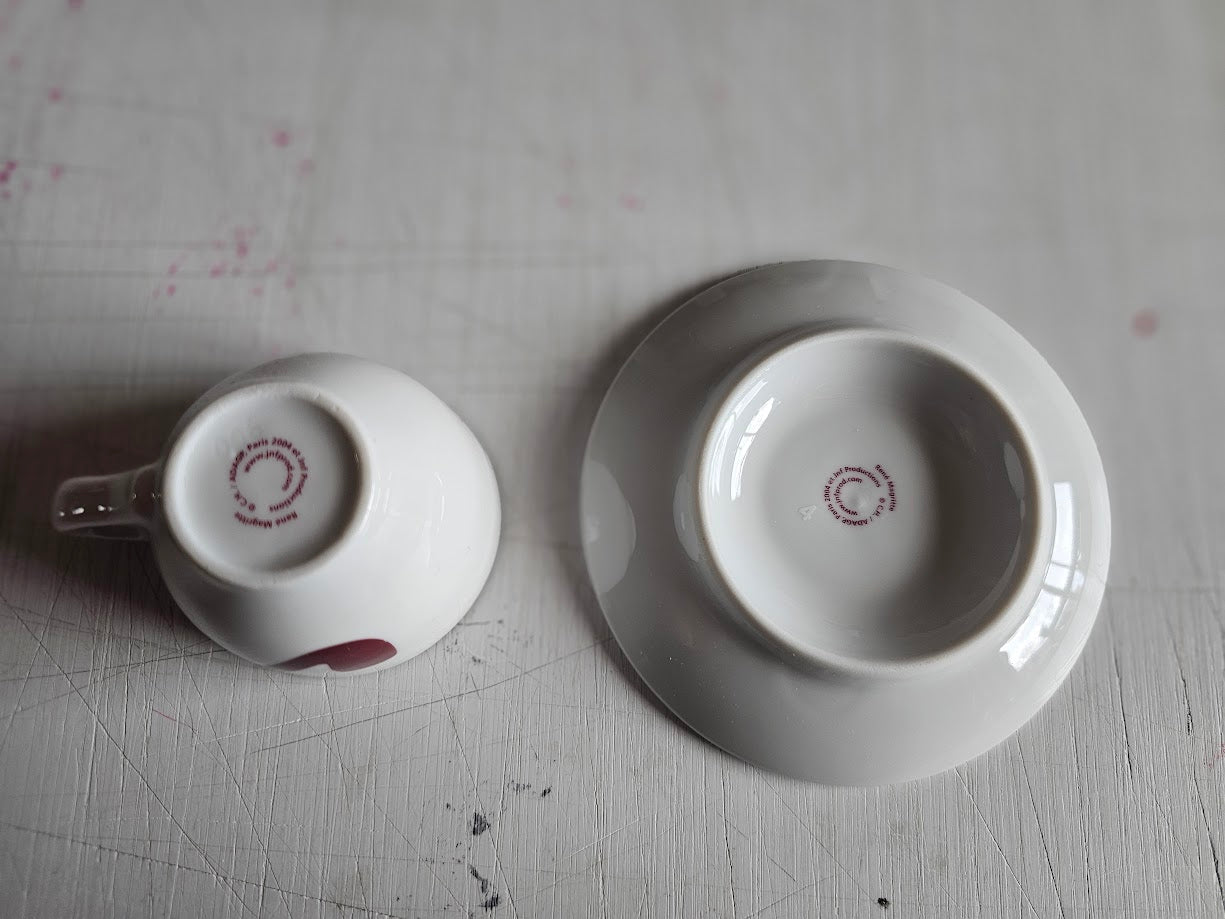 Ceci n'est pas une Pipe-Official 2004 René Magritte Espresso Cup