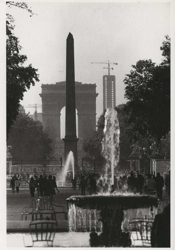 La Défense by Robert Doisneau - 4 X 6 Inches (10 Postcards)