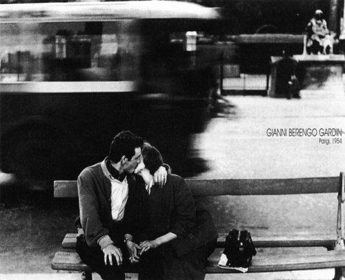 Paris, 1954 (Kiss) by Gianni Berengo Gardin - 27 X 34 Inches (Art Print)