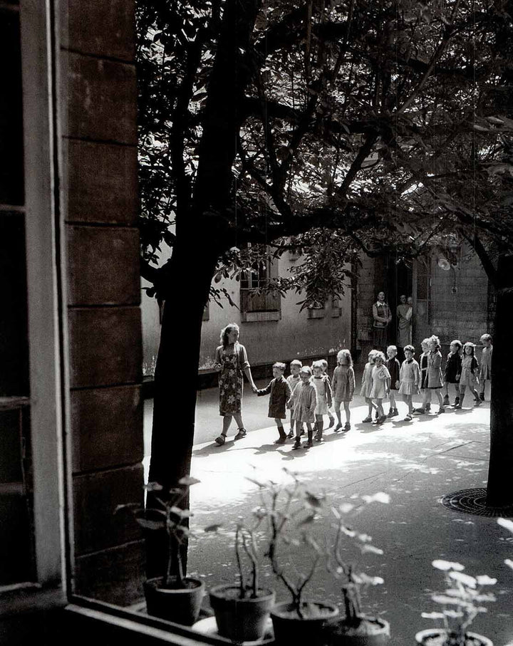 Ecole Maternelle, Ménilmontant, 1948 by Willy Ronis - 16 X 20 Inches (Art Print)