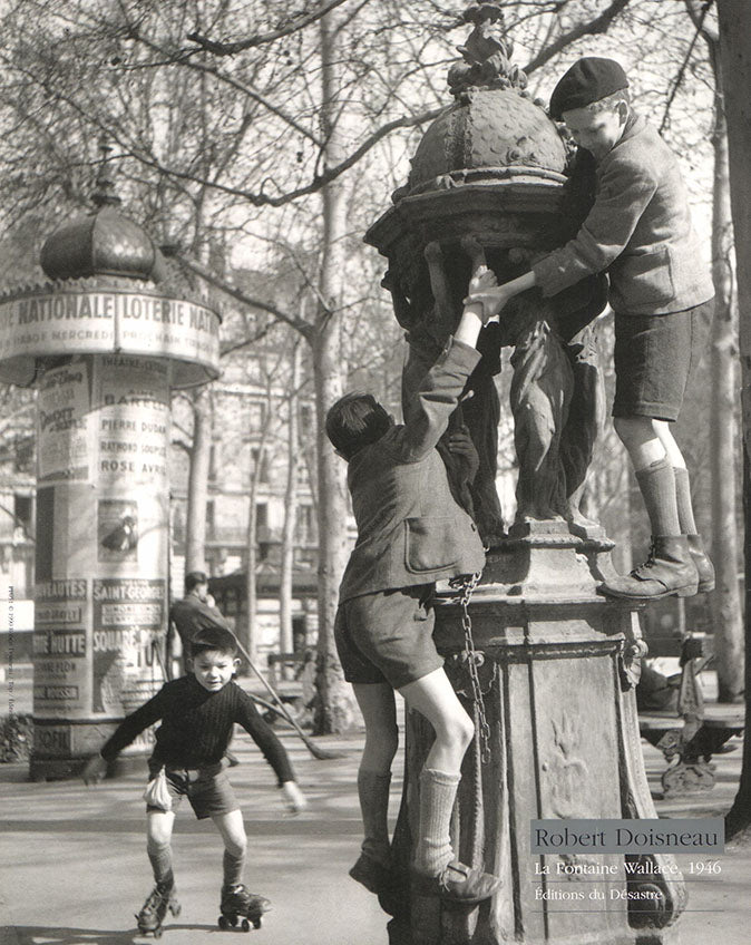 La Fontaine Wallace , 1946 by Robert Doisneau - 10 X 12 Inches (Art Print)