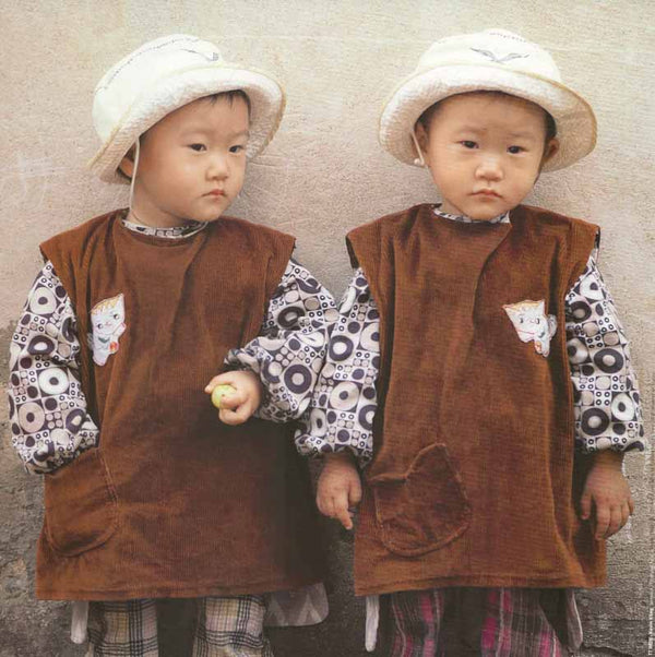 Jumeaux Tonghai, Chine by Kevin Kling - 12 X 12 Inches (Art Print)