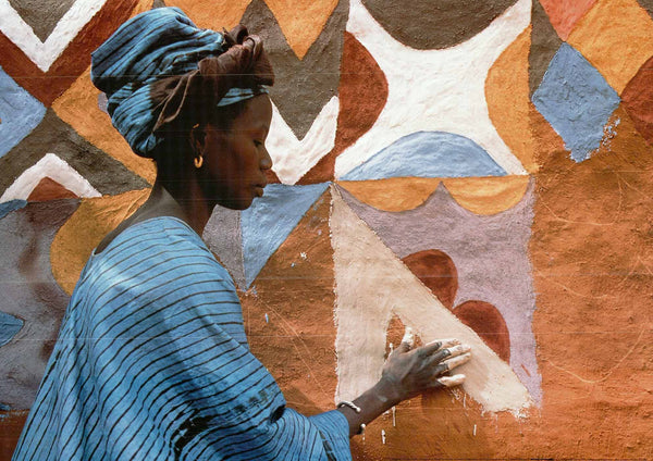 Une femme en Afrique de l'Ouest par Margaret Courtney-Clarcke - 20 X 28" - Affiche d'art.